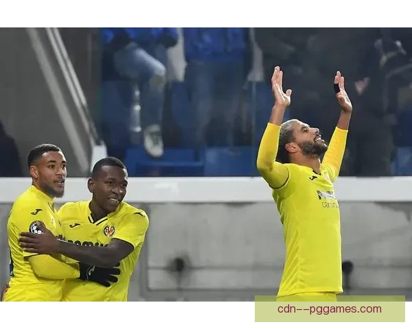 罗马尼亚裁判科瓦奇罚下阿劳霍引发哈维强烈抗议 巴萨欧冠遭遇争议判罚